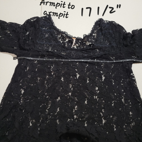 Free People black lace ruffle top - Picture 4 of 10